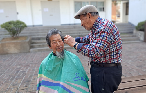 마을을 빛내는 이발사 김광주